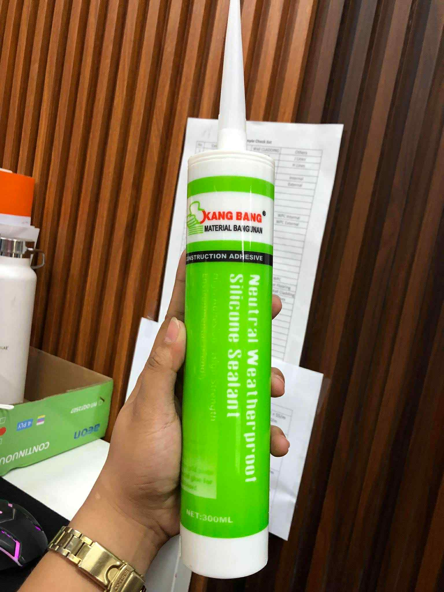 LIQUID NAIL SILICONE SEALANT IN ONE